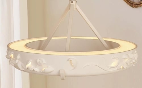 ثريا ناعمة بتفاصيل الورد