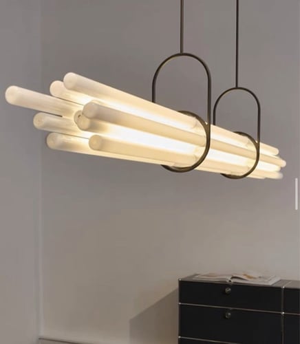 ثريا الاسطوانات المضيئة.