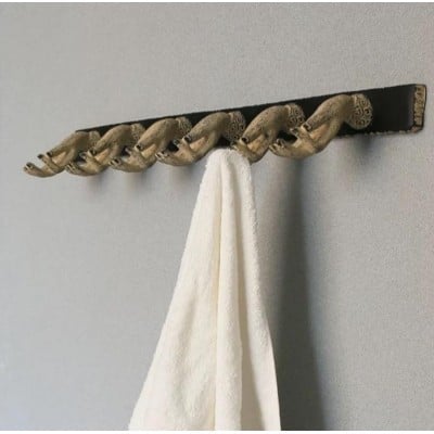 علاقة ملابس جدارية