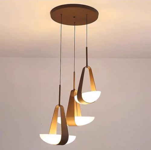 ثريا برونزية بجلد مخملي.