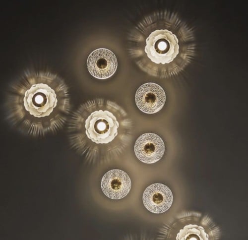 إضاءة جدارية متنوعة التصاميم