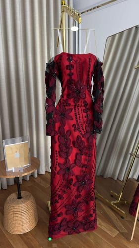 فستان اسماء