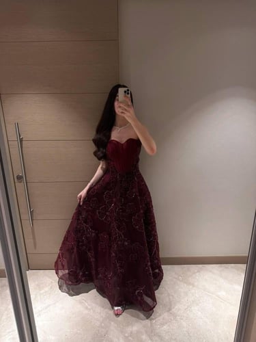 فستان اسماء