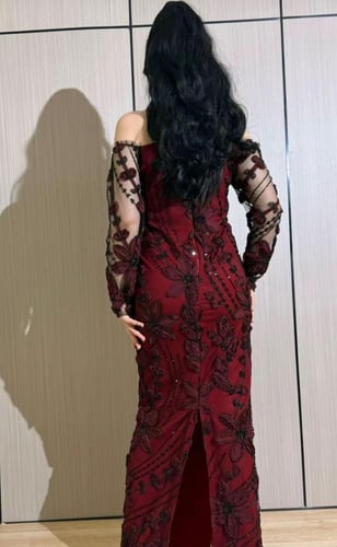 فستان اسماء