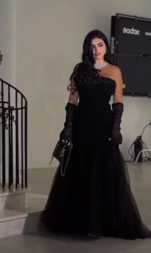 فساتين راقيه القماش كريب لكرا تل تطريز