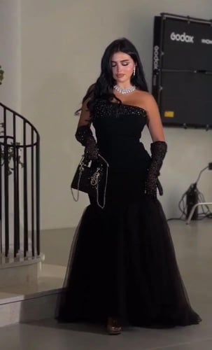 فساتين راقيه القماش كريب لكرا تل تطريز