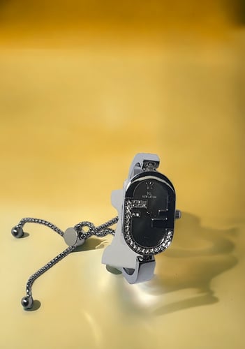 ساعة NEW LATINA لإضافة الجمال على مظهرك