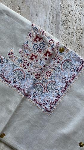The Qarara shawl