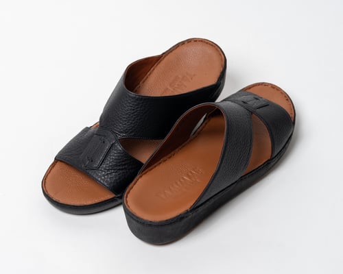 Natural leather shoe in black color