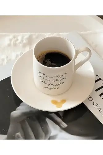 كوب قهوة تختفي الشمس وضياها