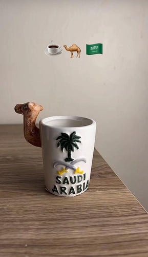 كوب قهوة الجمل كبير