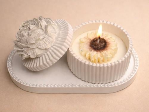 شمعة ربيع دافئ