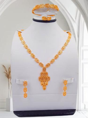 عقد الهبه المميز في تصميه تصميم فخم مطليه ذهب عيار...