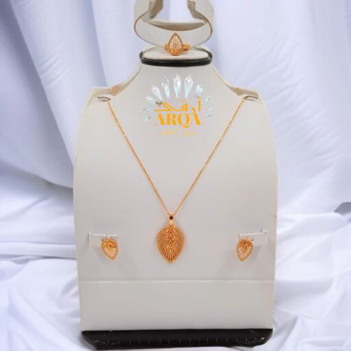 طقم 3 قطع تصميم مميز وراقي مطلي ذهب عيار 21