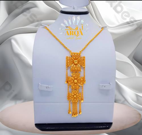 عقد ناعم تصميم الورد المميز مطلي ذهب عيار 21