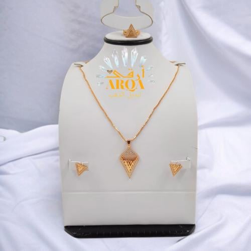 طقم الفيوكه المميز في تصميه وتفاصيله مطلي ذهب عيار...