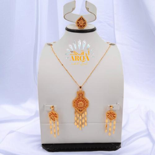 طقم 3 قطع تصميم مميز وراقي مطلي ذهب عيار 21