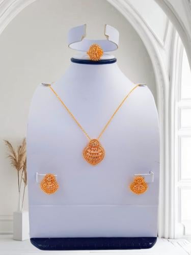 طقم زركون مطلي ذهب مطابق لذهب عيار 21