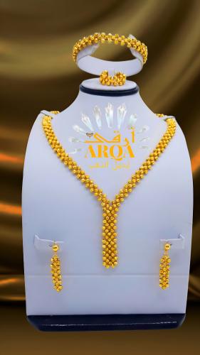 طقم ذهبي بتصميم ناعم ومميز مطلي ذهب عيار 21