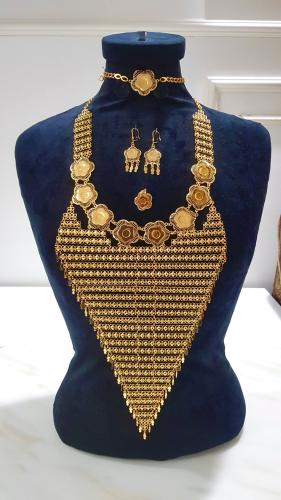 كرسي مطلي ذهب عيار 21 مطابق لذهب سعر