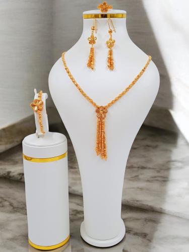 طقم فان كليف مطابق لذهب عيار 21