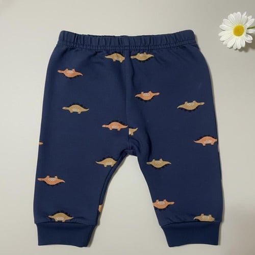 طقم من اربع قطع بنطال مع قطعتين من الجزء العلوي وج...