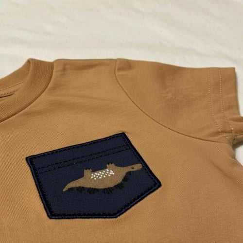 طقم من اربع قطع بنطال مع قطعتين من الجزء العلوي وج...