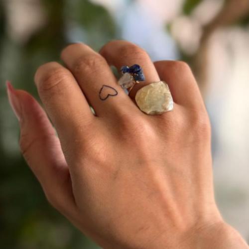 خاتم قطرات الليل يتناغم بلون الكحلي والأزرق الفاتح