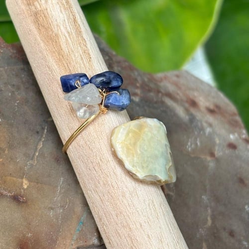 خاتم قطرات الليل يتناغم بلون الكحلي والأزرق الفاتح