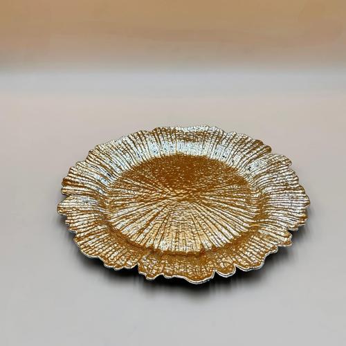 طبق تقديم ذهبي للحلويات والمكسرات والمعمول