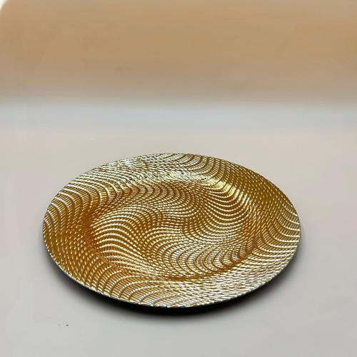 طبق تقديم ذهبي للحلويات والمكسرات والمعمول