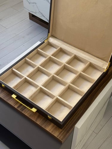 صندوق تخزين جلد للسبح