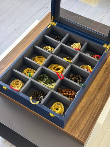 صندوق تخزين جلد فاخر للسبح