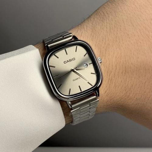 ساعة كاسيو +قلم+كرت الماركة وعلبه مع كامل الملحقات