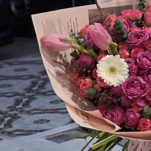 بوكيه ورد طبيعي فاخر (توليب وجربيرا وبيبي روز) - أ...