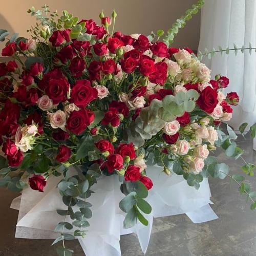 باقة كبيره احمر ووردي