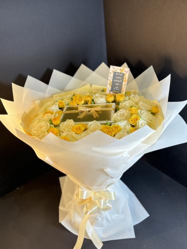 باقة ورد مع نص كيلو في الوسط