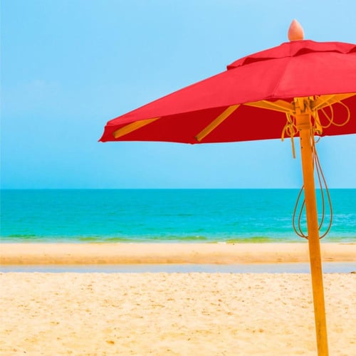 مظلة بحر لون احمر بعجلات متحركة وقاعدة من الحديد و...