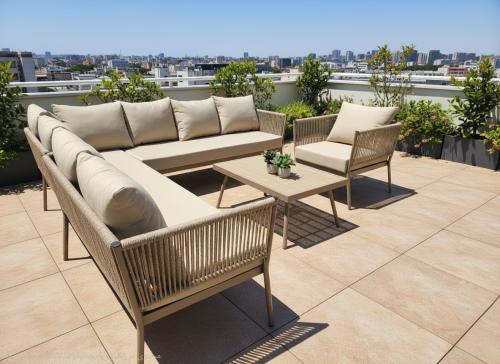 جلسة خارجية حرف L