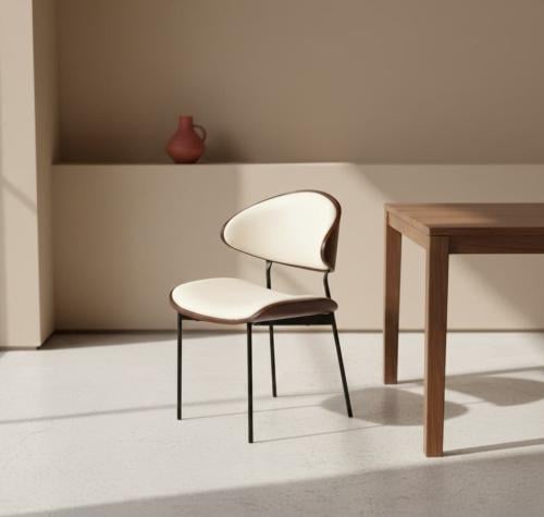 كرسي "أيكونيك" العصري