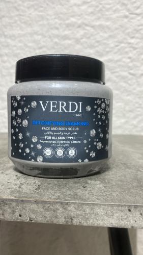 مقشر للوجه والجسم بالالماس