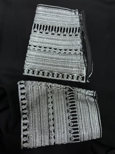 جلابيه عسيري ياقه تطريز فضي ملكي بدون سروال