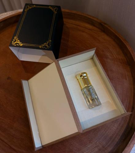 زيت عطري للشعر والجسم