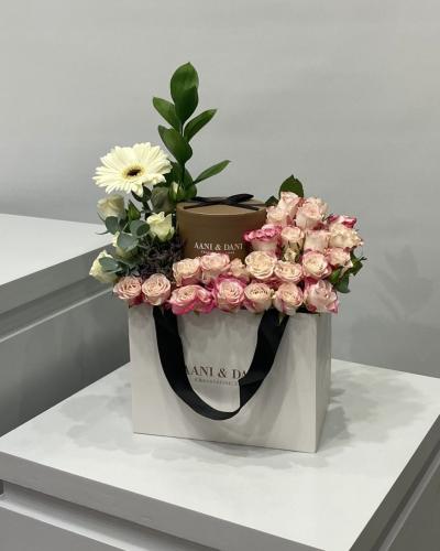 ورد مع شوكلت