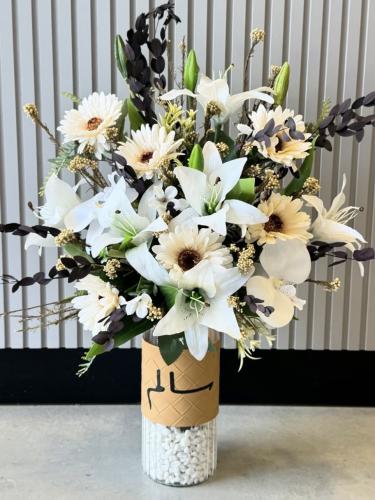 فازة ورد صناعي