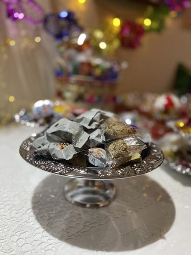 صحن تقديم منقوش