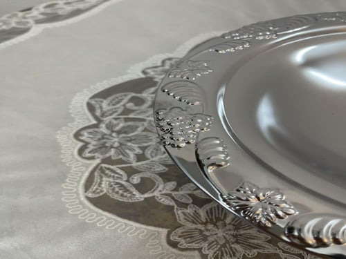 صحن تقديم منقوش