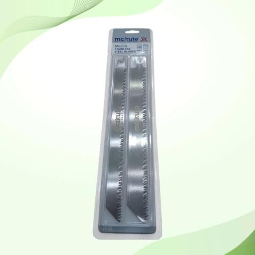 A set of reciprocating saw blades
