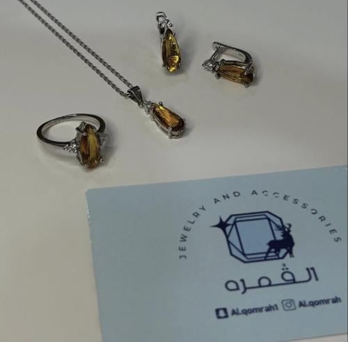 The yellow necklace