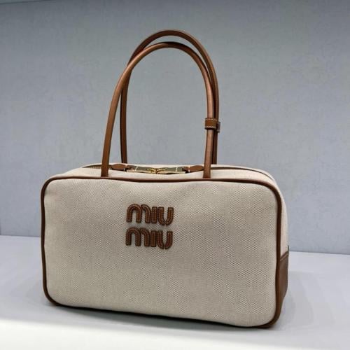 شنطه نسائية ماركة Miumiu